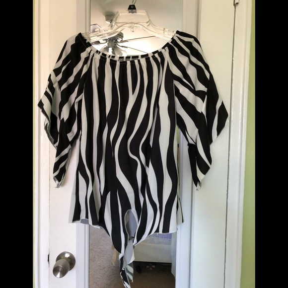 Last one Off shoulders,slash neck tie front tops - Picture 6 of 7